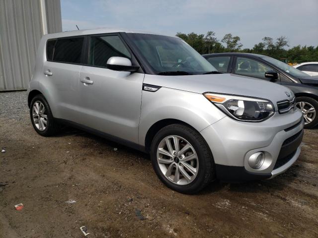 KNDJP3A55J7607516 - 2018 KIA SOUL + SILVER photo 4