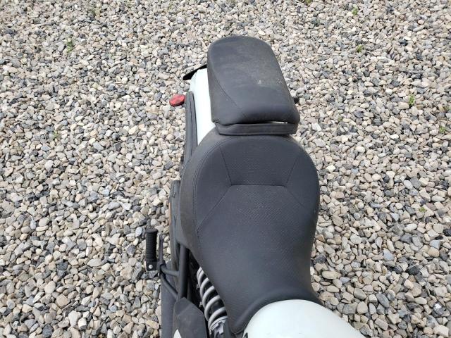 JKAENEC13NDA04856 - 2022 KAWASAKI EN650 C WHITE photo 6