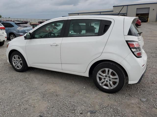 1G1JG6SH9J4125507 - 2018 CHEVROLET SONIC WHITE photo 2
