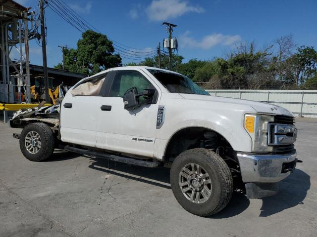 1FT7W2BT7HEE13645 - 2017 FORD F250 SUPER DUTY WHITE photo 4