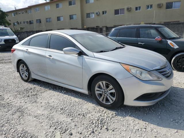 5NPEB4AC1EH863111 - 2014 HYUNDAI SONATA GLS SILVER photo 4