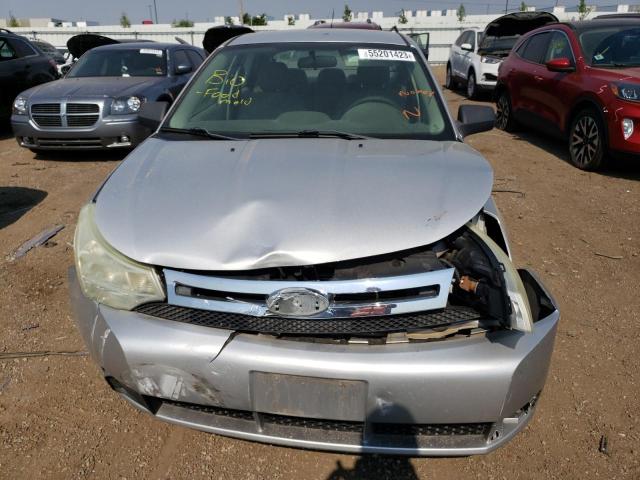 1FAHP34N69W236982 - 2009 FORD FOCUS S SILVER photo 5