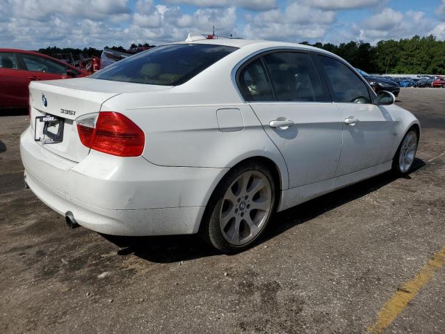 WBAVB73518KY64133 - 2008 BMW 335 I WHITE photo 3