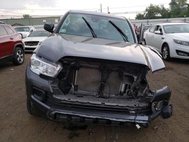 3TYSX5EN9NT011741 - 2022 TOYOTA TACOMA ACCESS CAB ნაცრისფერი ფოტო 5