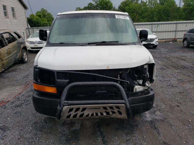 1GCGG25V751229125 - 2005 CHEVROLET EXPRESS G2 WHITE photo 5