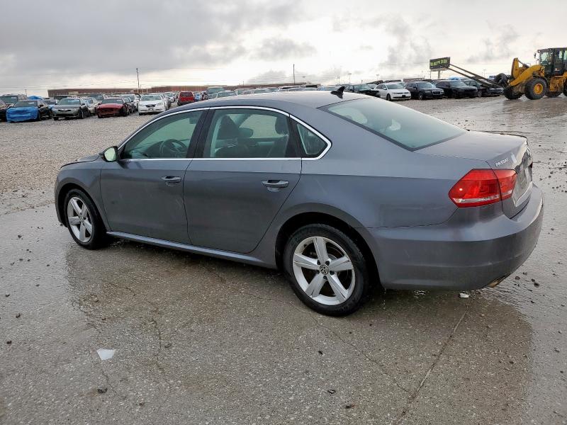 1VWBH7A32CC017658 - 2012 VOLKSWAGEN PASSAT SE Grau Foto 2