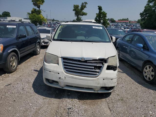 2A8HR54P08R141349 - 2008 CHRYSLER TOWN & COU TOURING WHITE photo 5