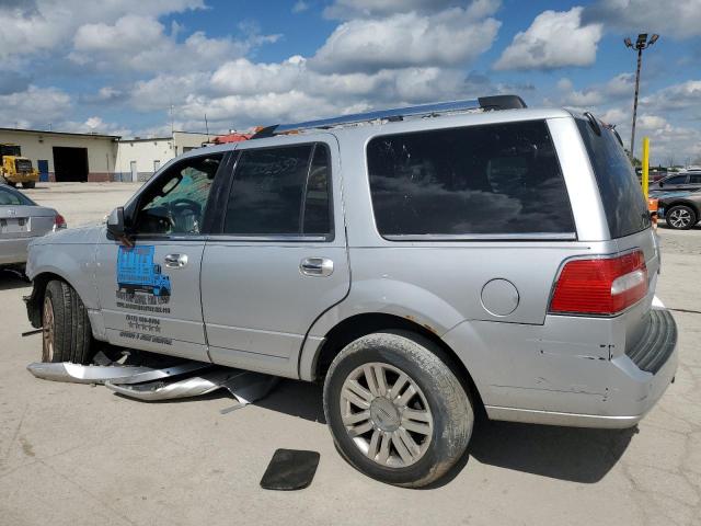 5LMJJ2J57DEL01339 - 2013 LINCOLN NAVIGATOR SILVER photo 2