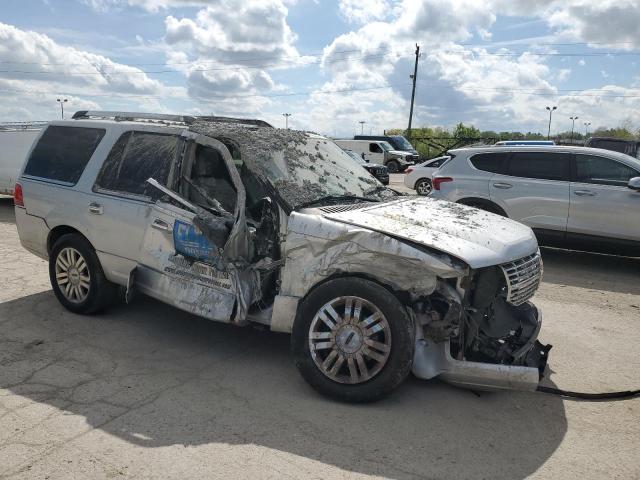 5LMJJ2J57DEL01339 - 2013 LINCOLN NAVIGATOR SILVER photo 4