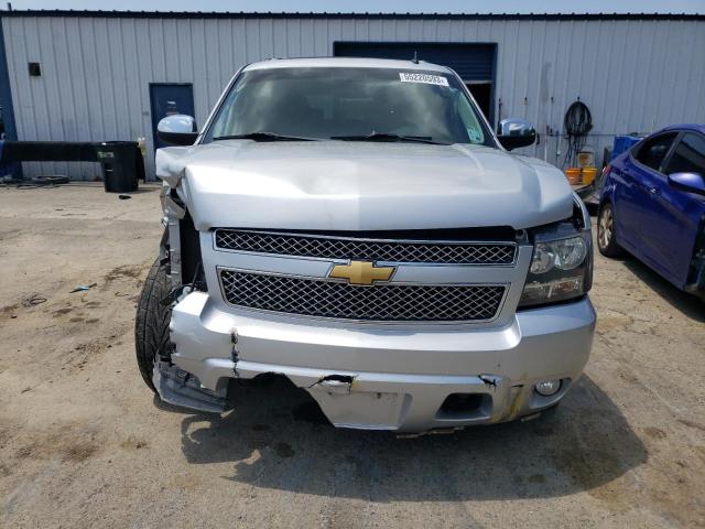 1GNSCKE09DR262595 - 2013 CHEVROLET SUBURBAN C1500 LTZ SILVER photo 5