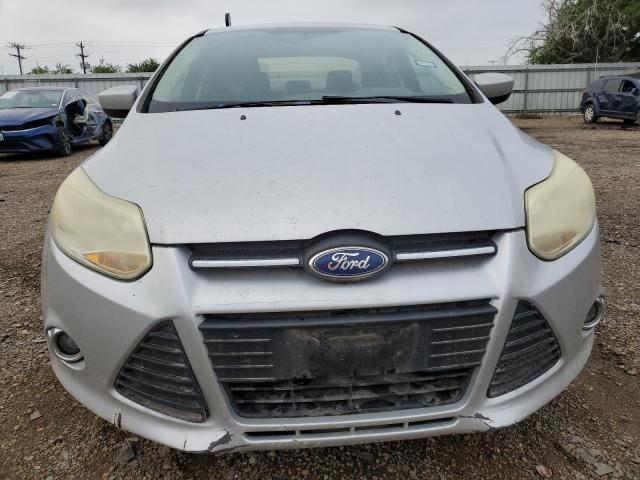 1FAHP3F27CL146882 - 2012 FORD FOCUS SE SILVER photo 5