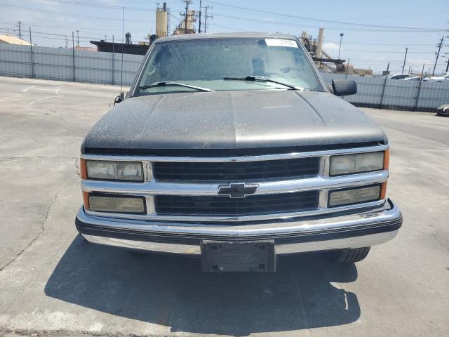 3GNGC26J8XG148816 - 1999 CHEVROLET SUBURBAN C2500 GRAY photo 5