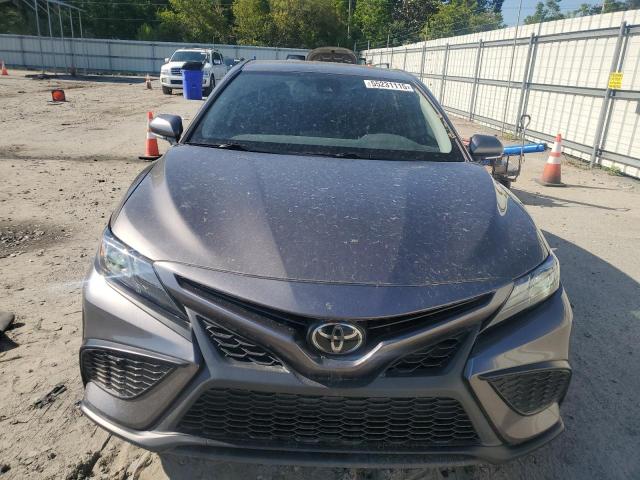 4T1T11AK5PU722000 - 2023 TOYOTA CAMRY SE NIGHT SHADE GRAY photo 5