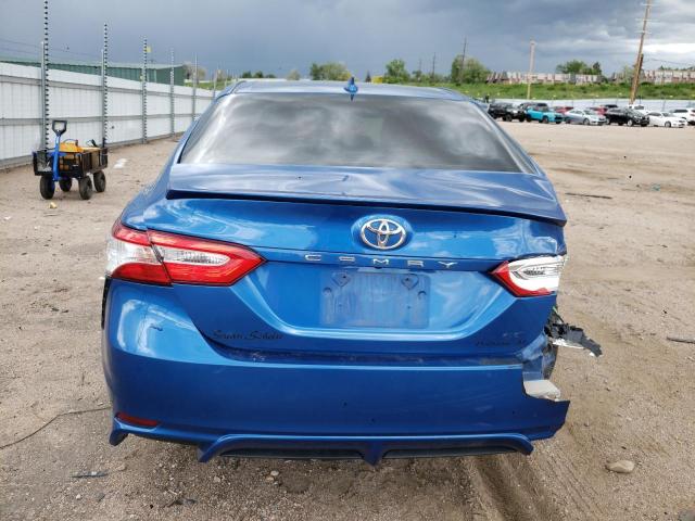 4T1G11AK1LU345046 - 2020 TOYOTA CAMRY A SE BLUE photo 6