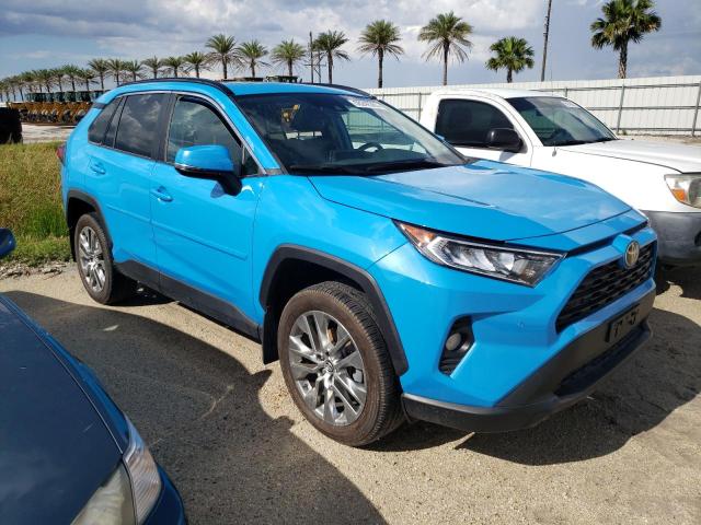 2T3A1RFV0LW117408 - 2020 TOYOTA RAV4 XLE PREMIUM BLUE photo 4