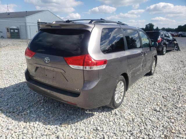 5TDYK3DC8CS179229 - 2012 TOYOTA SIENNA XLE GRAY photo 4