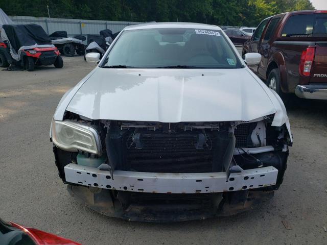 2C3CCAAG0CH261431 - 2012 CHRYSLER 300 WHITE photo 5