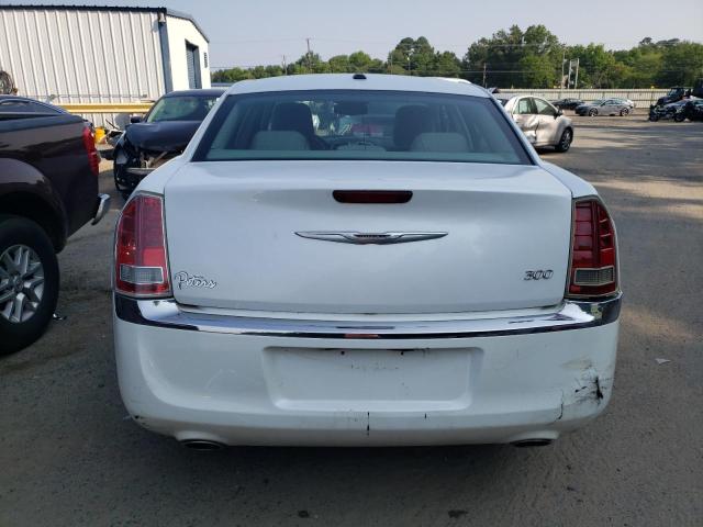 2C3CCAAG0CH261431 - 2012 CHRYSLER 300 WHITE photo 6