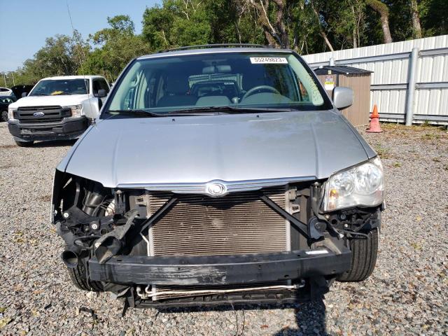 2A4RR5DX1AR472615 - 2010 CHRYSLER TOWN & COU TOURING 银色 照片 5