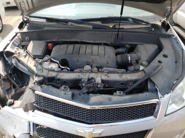 1GNKRFED8BJ295172 - 2011 CHEVROLET TRAVERSE LS SILVER photo 11