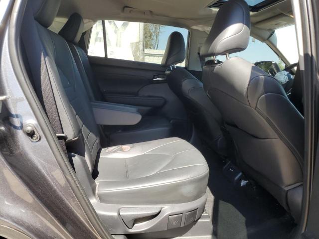 5TDGZRBH4LS043916 - 2020 TOYOTA HIGHLANDER XLE GRAY photo 11