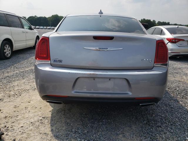 2C3CCAEG8HH591108 - 2017 CHRYSLER 300C SILVER photo 6