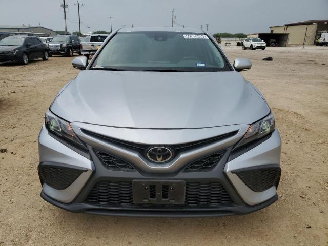 4T1G11AK6RU893407 - 2024 TOYOTA CAMRY SE NIGHT SHADE SILVER photo 5