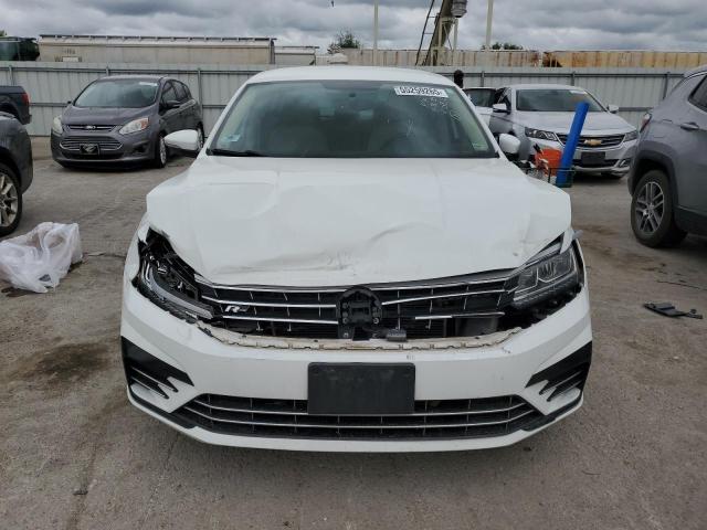 1VWDT7A37HC001812 - 2017 VOLKSWAGEN PASSAT R-LINE თეთრი ფოტო 5