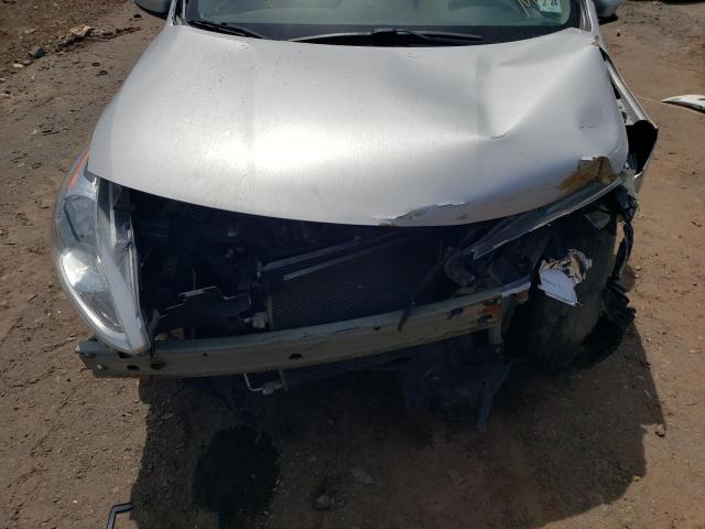 3N1CN7AP5KL841145 - 2019 NISSAN VERSA S SILVER photo 11