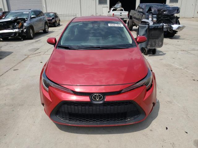 5YFEPMAE7MP158138 - 2021 TOYOTA COROLLA LE RED photo 5