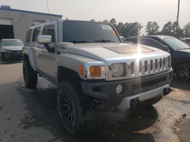 5GTEN13E388137329 - 2008 HUMMER H3 GRAY photo 4