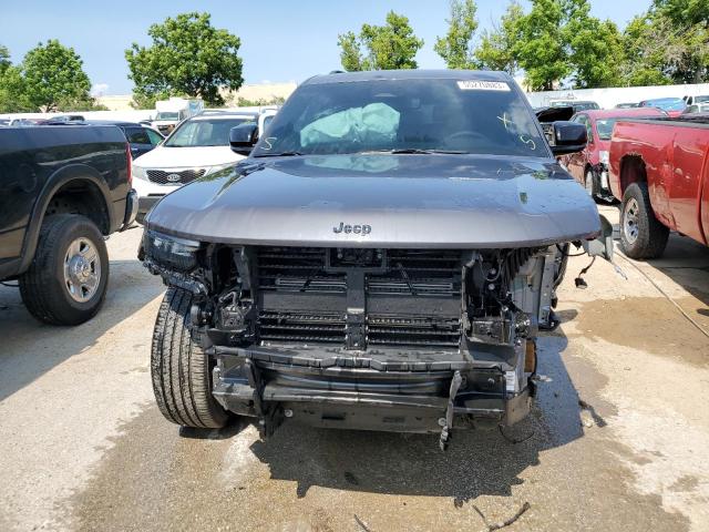 1C4RJKAG0P8739957 - 2023 JEEP GRAND CHER L LAREDO GRAY photo 5