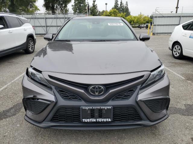 4T1G11AK1PU758171 - 2023 TOYOTA CAMRY SE NIGHT SHADE GRAY photo 5