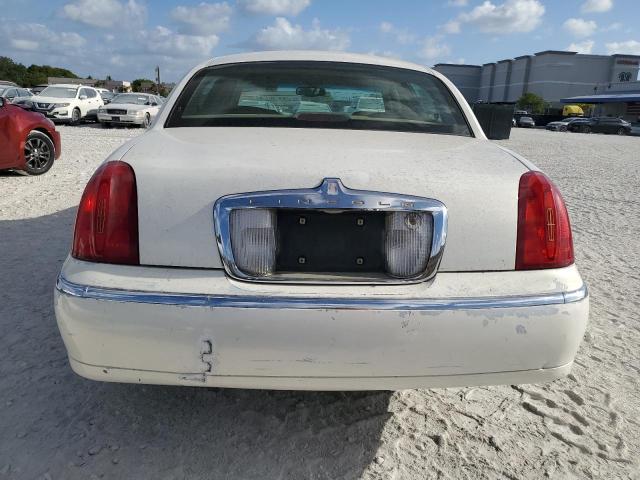 1LNFM81W8WY694216 - 1998 LINCOLN TOWN CAR EXECUTIVE Weiß Foto 6