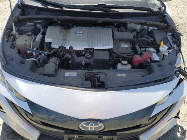 JTDKARFPXJ3073715 - 2018 TOYOTA PRIUS PRIM SILVER photo 11