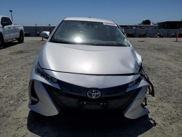 JTDKARFPXJ3073715 - 2018 TOYOTA PRIUS PRIM SILVER photo 5
