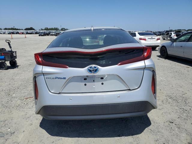 JTDKARFPXJ3073715 - 2018 TOYOTA PRIUS PRIM SILVER photo 6