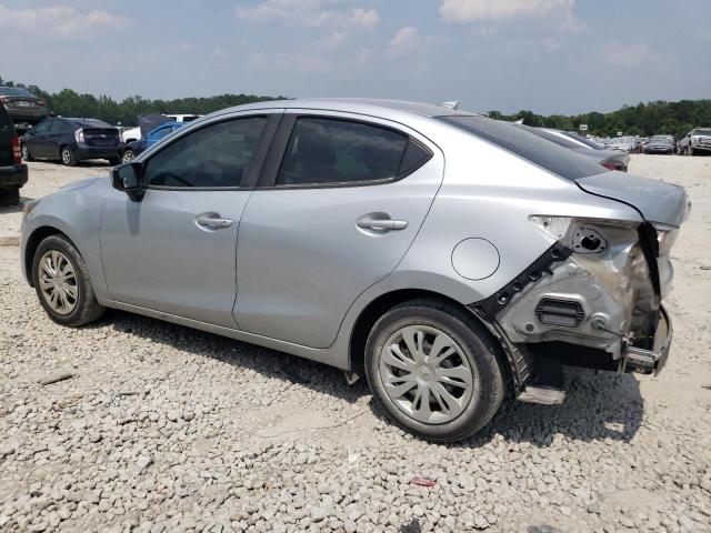 3MYDLBYV4KY518241 - 2019 TOYOTA YARIS L SILVER photo 2