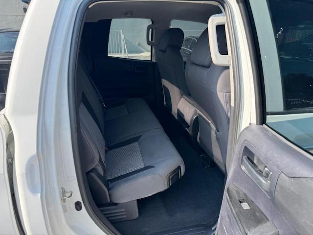 5TFRM5F18GX096129 - 2016 TOYOTA TUNDRA DOUBLE CAB SR/SR5 WHITE photo 11