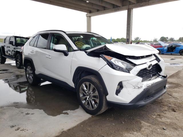 2T3C1RFV8KC030476 - 2019 TOYOTA RAV4 XLE PREMIUM WHITE photo 4