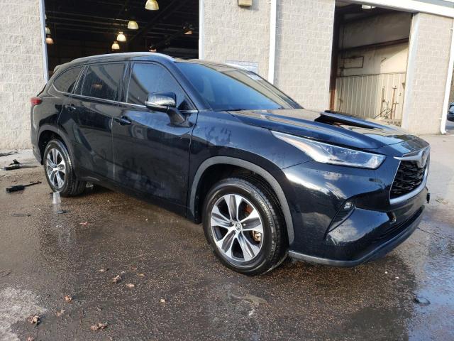 5TDGZRAH6MS040664 - 2021 TOYOTA HIGHLANDER XLE BLACK photo 4