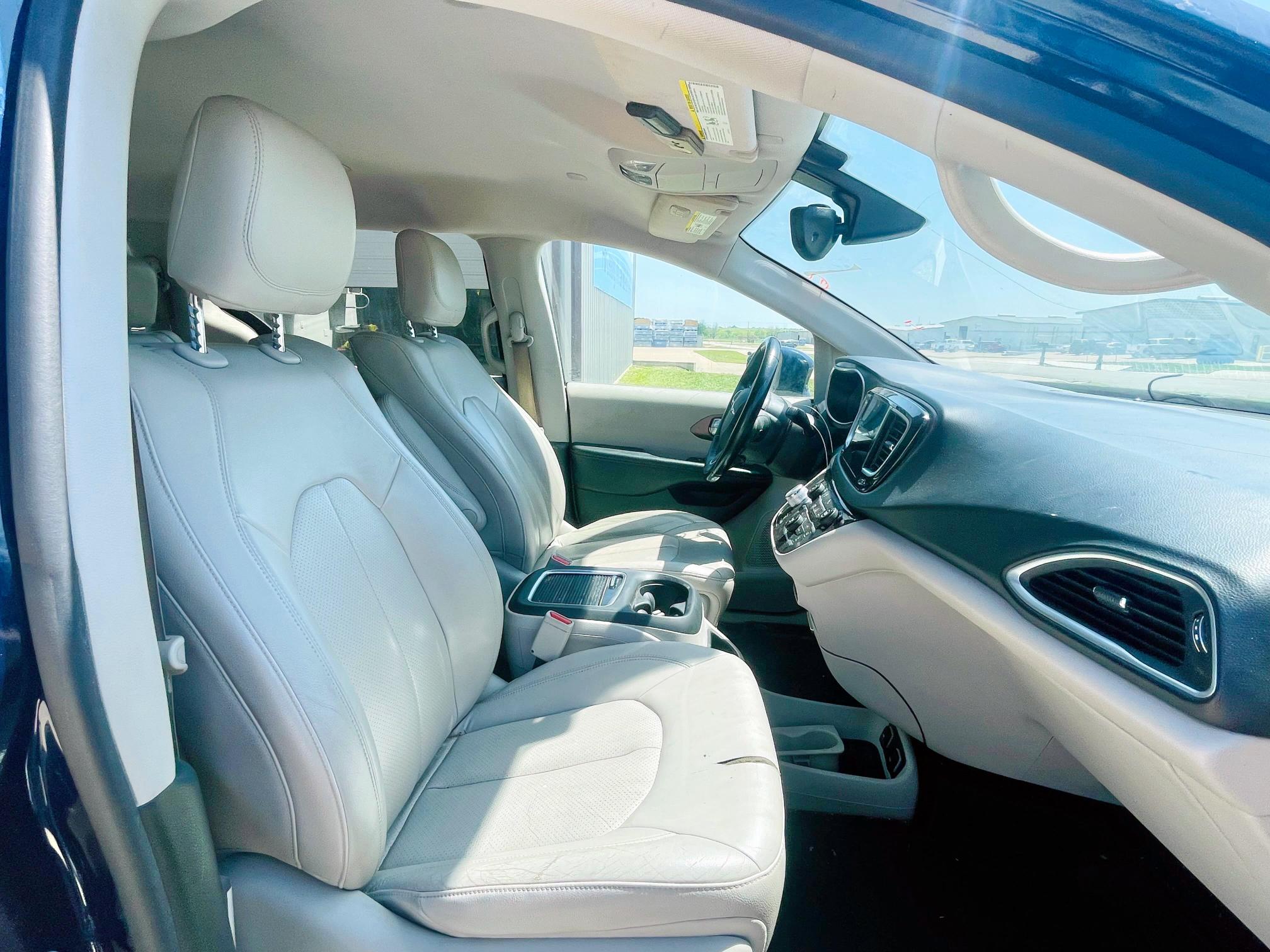 2C4RC1EG2HR811746 - 2017 CHRYSLER PACIFICA TOURING L PLUS BLUE photo 5