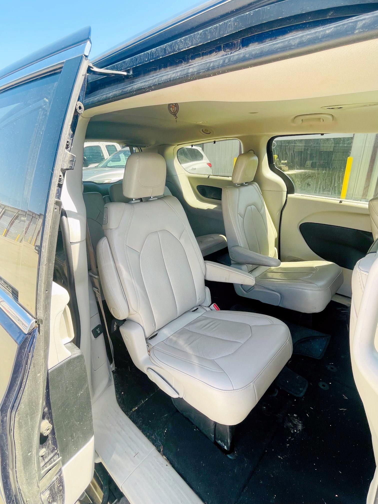 2C4RC1EG2HR811746 - 2017 CHRYSLER PACIFICA TOURING L PLUS BLUE photo 6