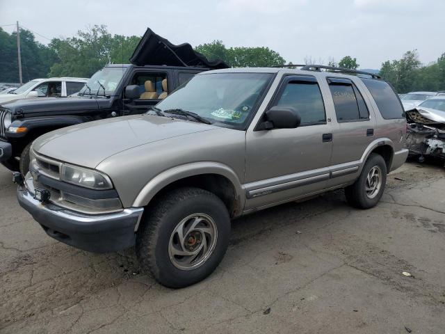 1GNDT13W8Y2237843 - 2000 CHEVROLET BLAZER GRAY photo 1