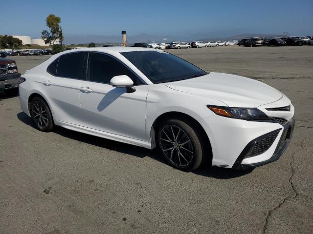 4T1T11BK1RU114184 - 2024 TOYOTA CAMRY SE NIGHT SHADE WHITE photo 4