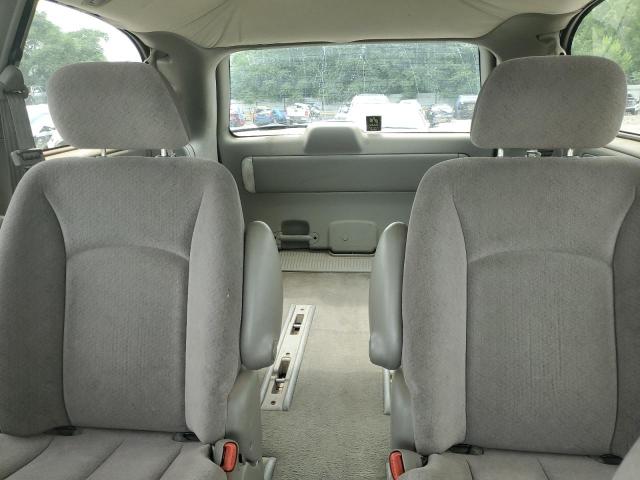 2C4GP24393R304867 - 2003 CHRYSLER TOWN & COU 银色 照片 10