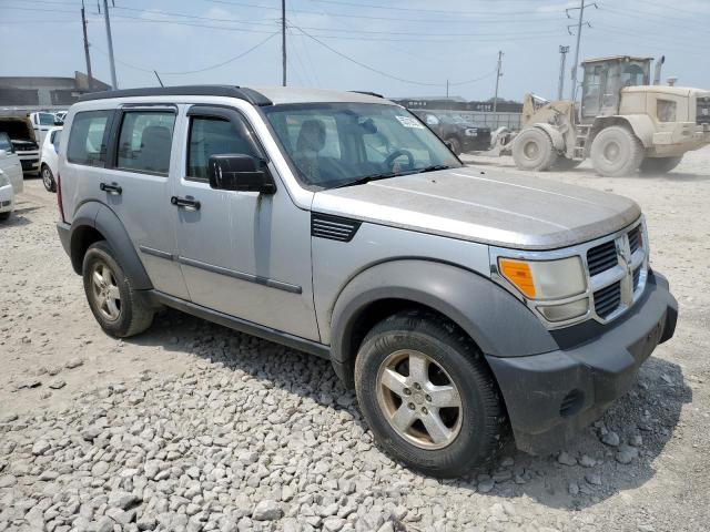 1D8GU28K97W562461 - 2007 DODGE NITRO SXT SILVER photo 4