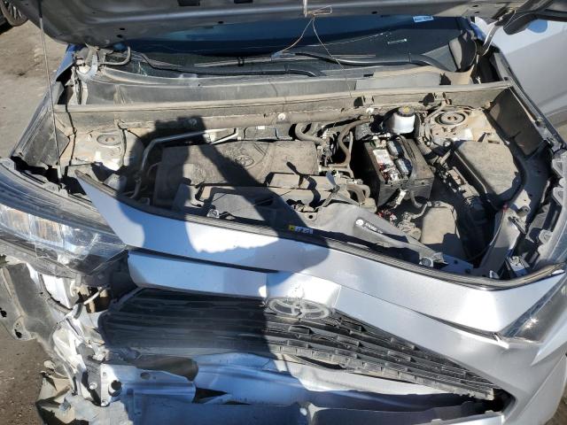 2T3H1RFV1KC015842 - 2019 TOYOTA RAV4 LE Silber Foto 12