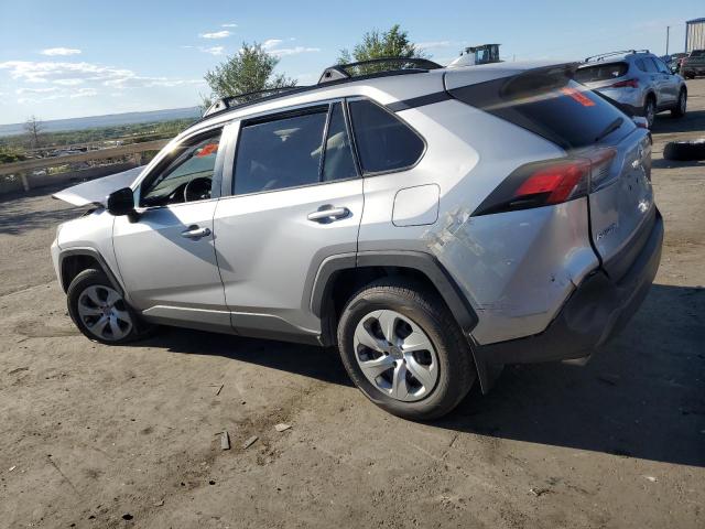 2T3H1RFV1KC015842 - 2019 TOYOTA RAV4 LE Silber Foto 2