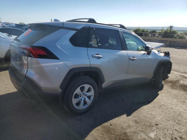 2T3H1RFV1KC015842 - 2019 TOYOTA RAV4 LE Silber Foto 3
